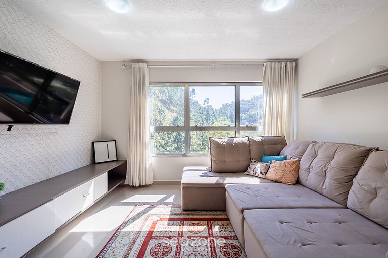 Lindo Apto em Prédio c/ Piscina MPB0034