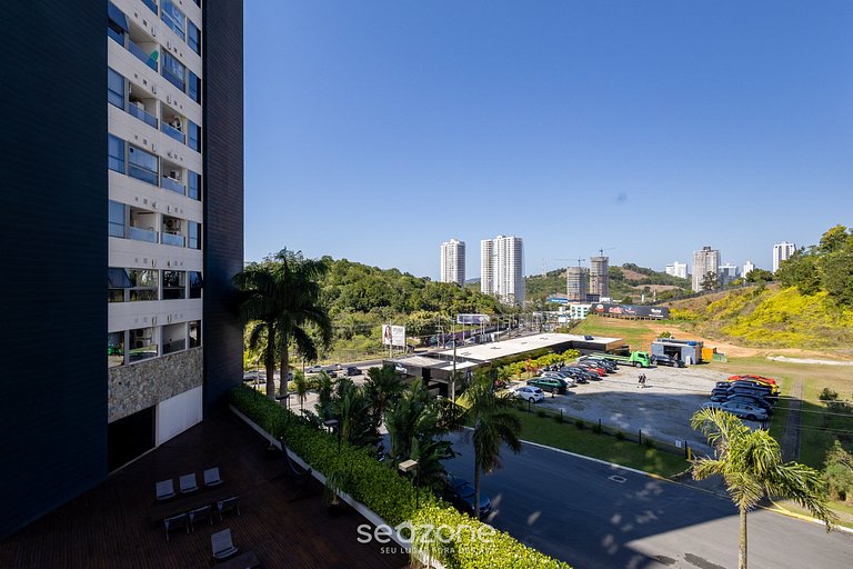 Lindo Apto em Prédio c/ Piscina MPB0034