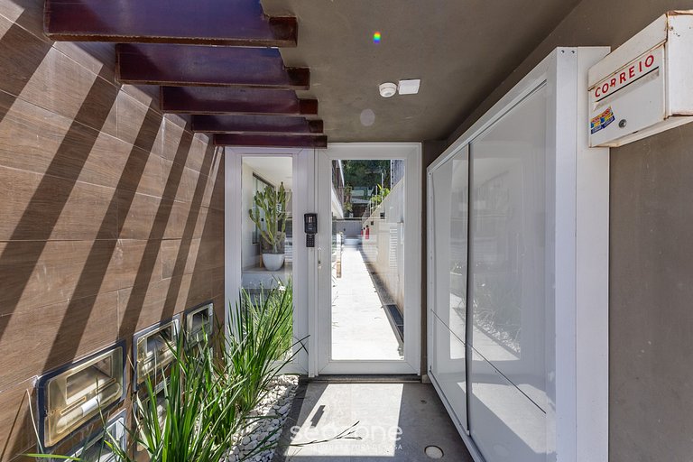 Apto c/ varanda e churrasq. a 100m do mar ELLC0000