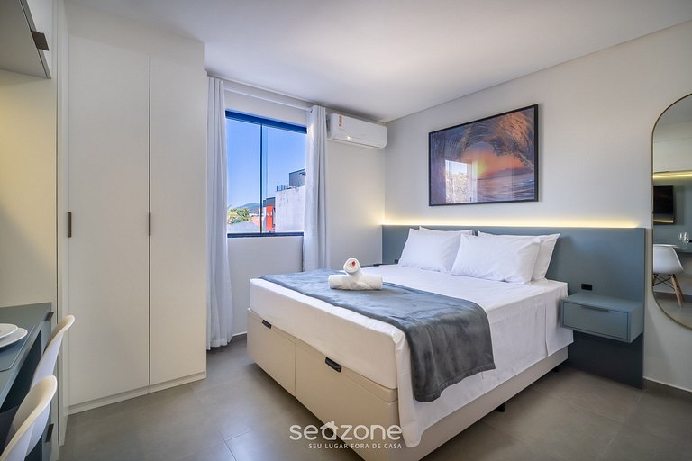 Espaço moderno c/ varanda a 10 m da Praia AAR0203