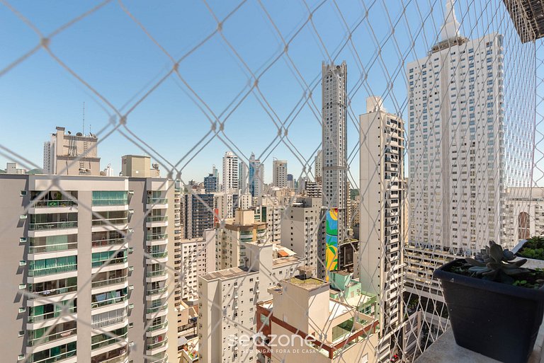 Apto no Centro a passos da Praia em BC CEV2304