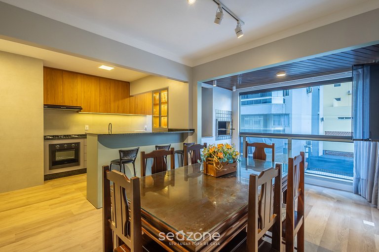 Apto bem localizado e amplo na Meia Praia EIO203