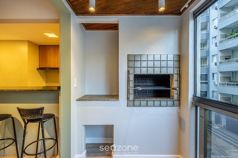 Apto bem localizado e amplo na Meia Praia EIO203