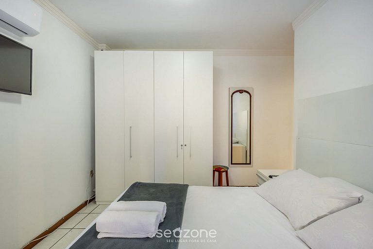 Apto bien ubicado y amplio en Meia Praia EIO203