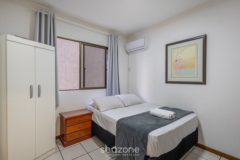 Apto bien ubicado y amplio en Meia Praia EIO203