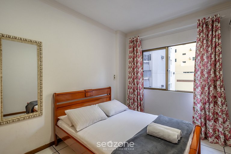 Apto bem localizado e amplo na Meia Praia EIO203