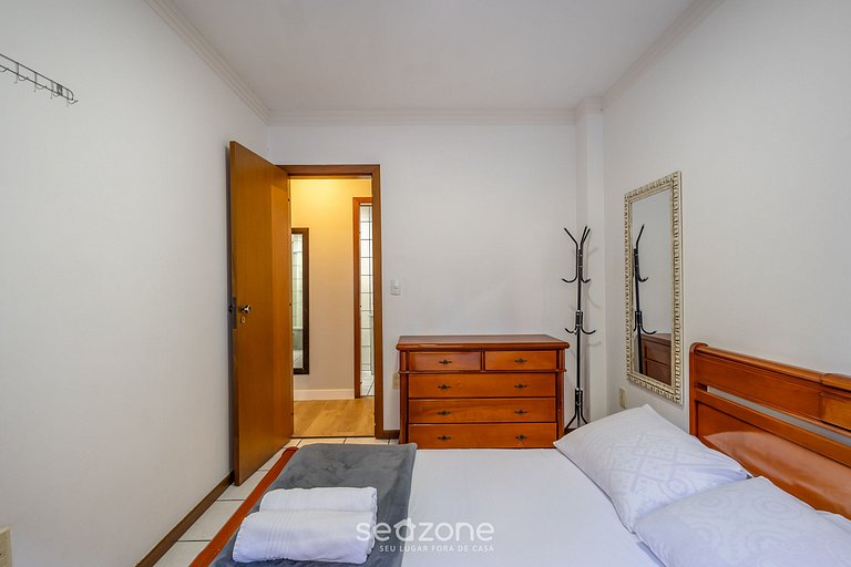 Apto bien ubicado y amplio en Meia Praia EIO203