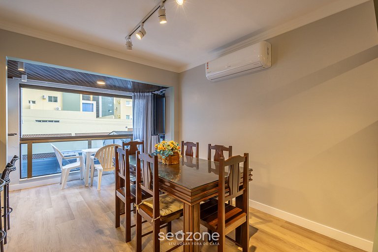 Apto bem localizado e amplo na Meia Praia EIO203