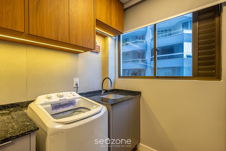 Apto bien ubicado y amplio en Meia Praia EIO203