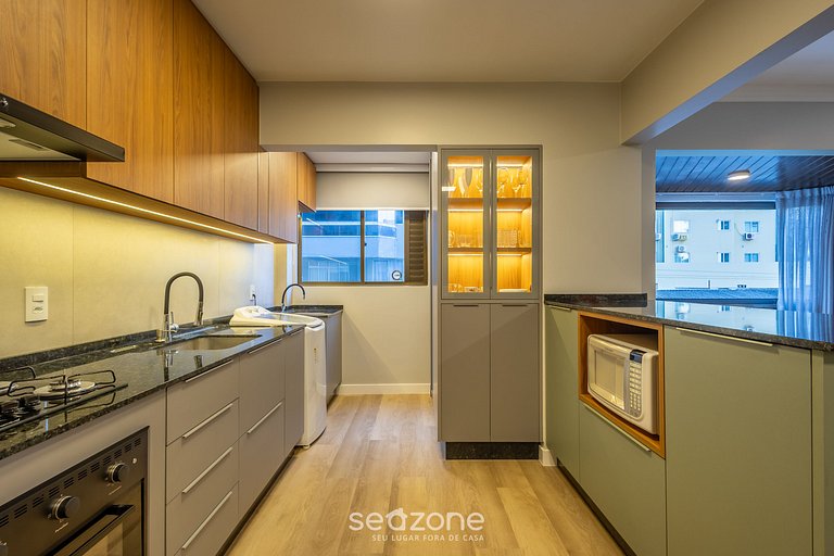 Apto bien ubicado y amplio en Meia Praia EIO203