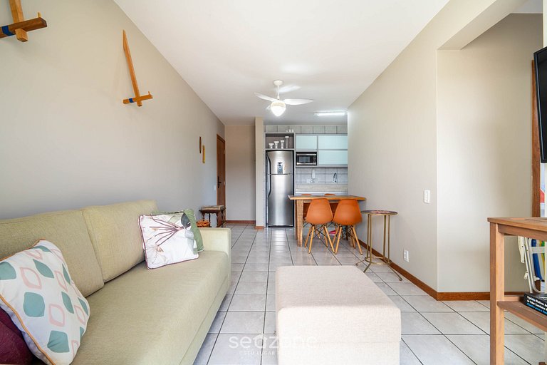 Apto c/ varanda e churrasq. a 450m do Mar REH0203