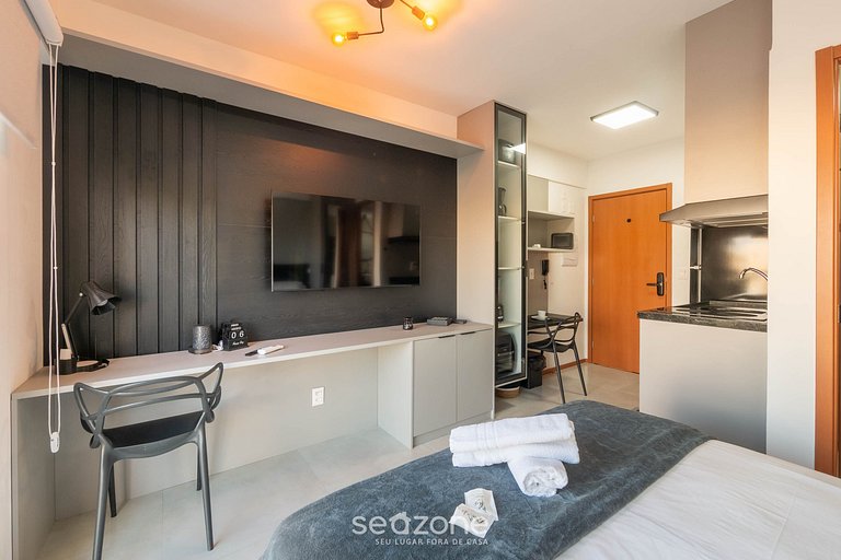 Studio c/ varanda em prédio c/ piscina ONE0407