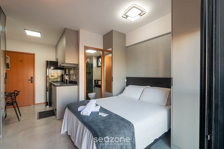 Studio c/ varanda em prédio c/ piscina ONE0407