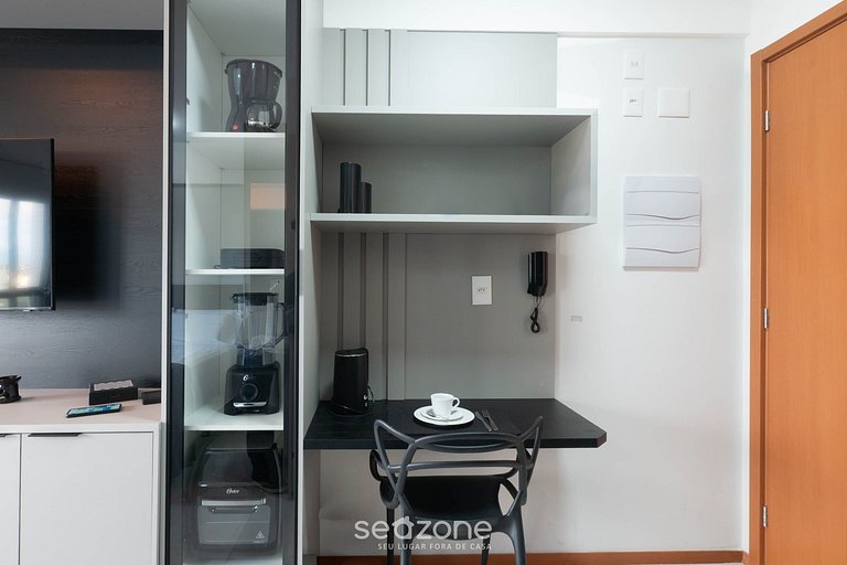 Studio c/ varanda em prédio c/ piscina ONE0407