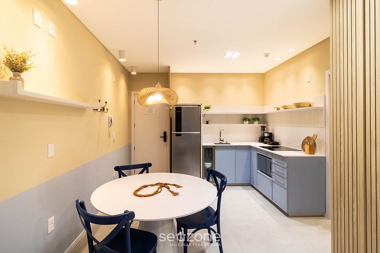 Studio c/ varanda em prédio com piscina FFS0603