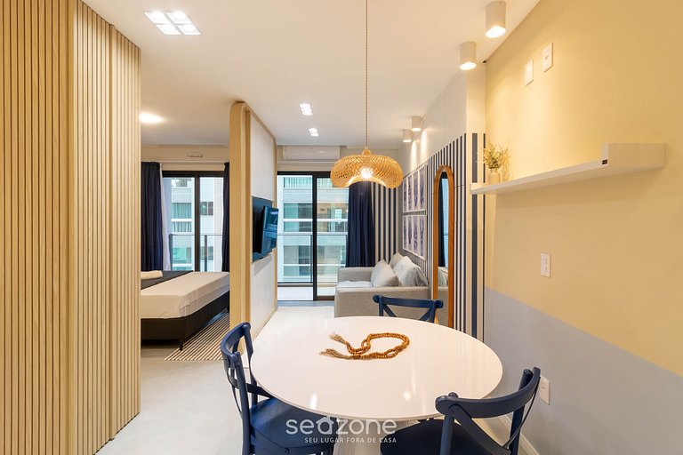 Estudio con balcón en edificio con piscina FFS0603