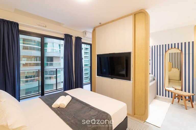 Estudio con balcón en edificio con piscina FFS0603