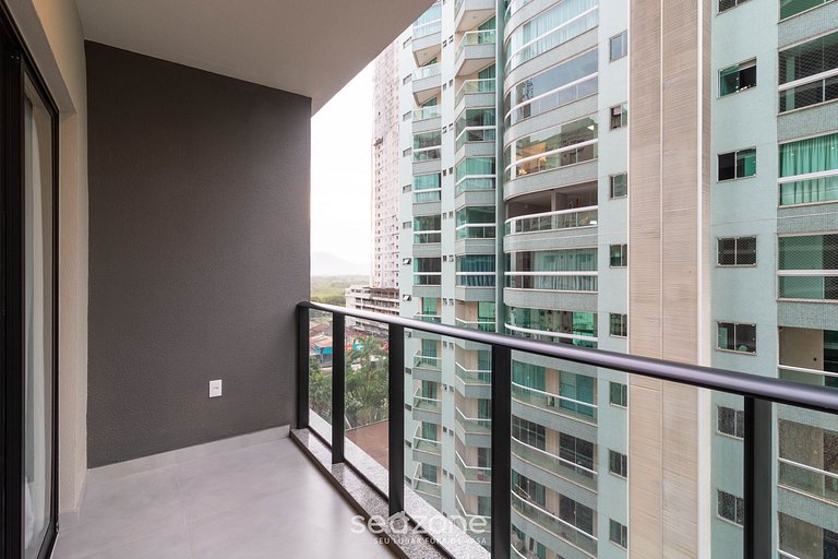 Estudio con balcón en edificio con piscina FFS0603