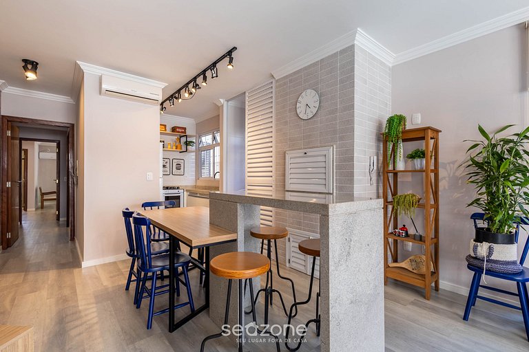 Apto c/ varanda e churrasq. a 30m do Mar RDM0101