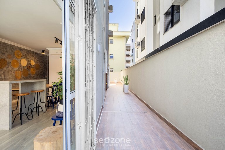 Apto c/ varanda e churrasq. a 30m do Mar RDM0101