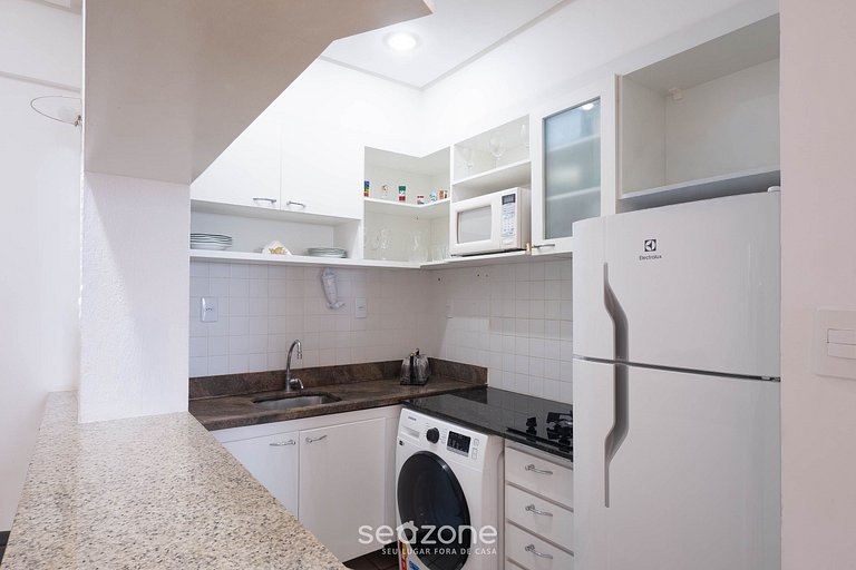 Apto con balcón en condominio con piscina ACI0320