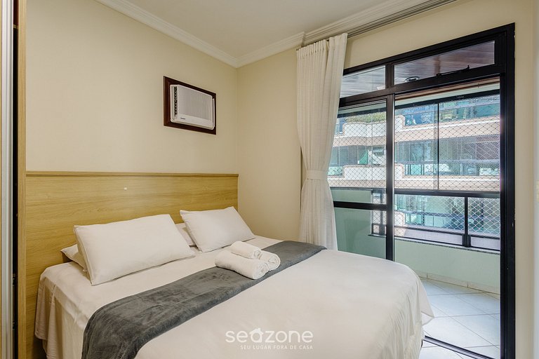 Apto c varanda e churrasq em cond beira mar UAR301