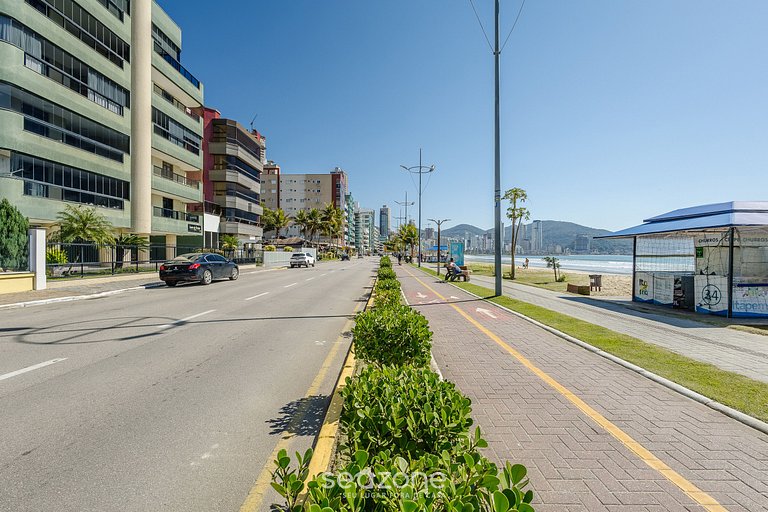 Apto c balcón y parrilla en cond frente mar UAR301