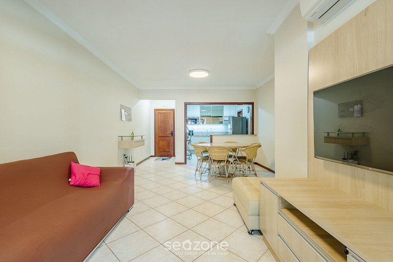 Apto c varanda e churrasq em cond beira mar UAR301