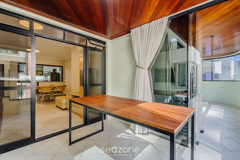 Apto c balcón y parrilla en cond frente mar UAR301