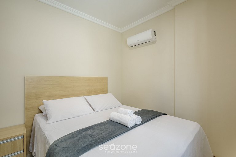 Apto c balcón y parrilla en cond frente mar UAR301