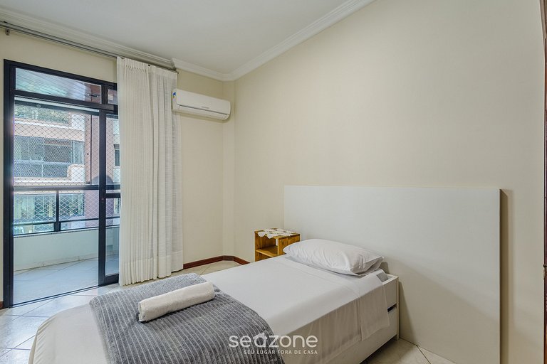 Apto c balcón y parrilla en cond frente mar UAR301