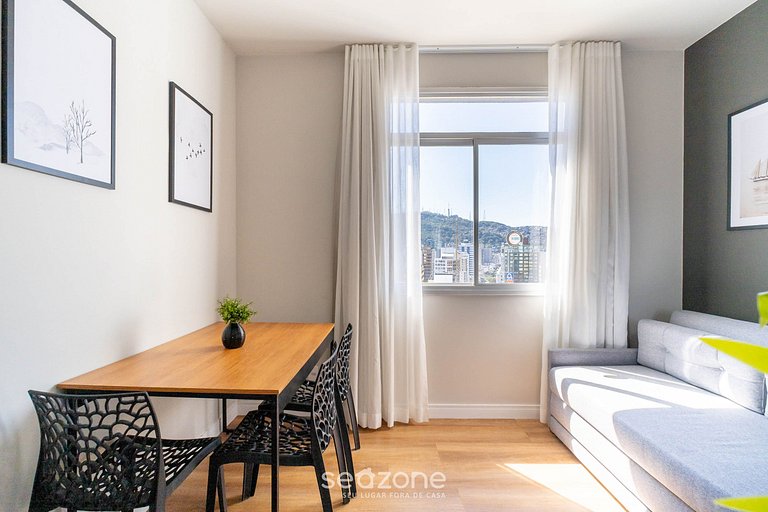 Apto cômodo no Centro de Floripa RBH806