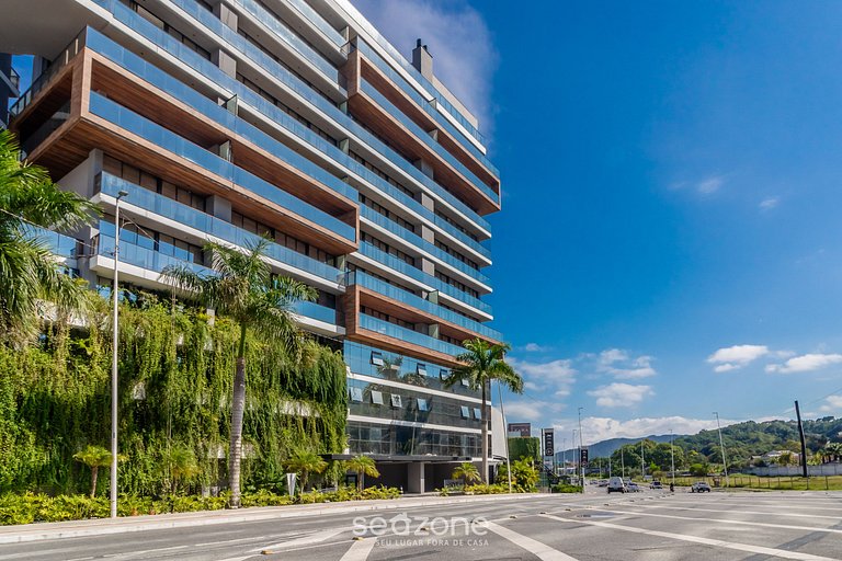 Edificio con piscina al lado de Balneário Shopping en BC - T