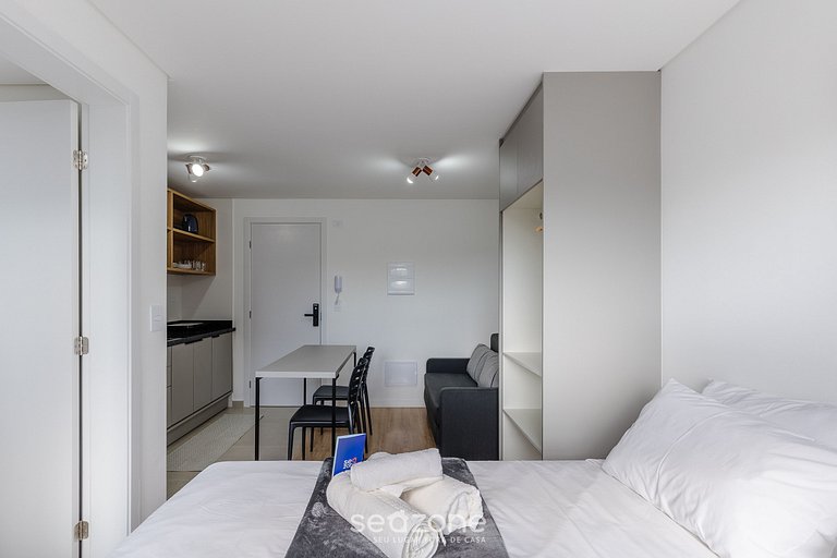 Apto próx. Ópera de Arame c/ Garagem PLA0408