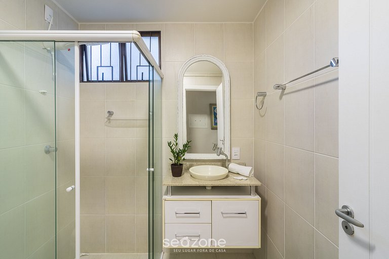 Apto com 3 quartos a 120m da praia central LHE0201