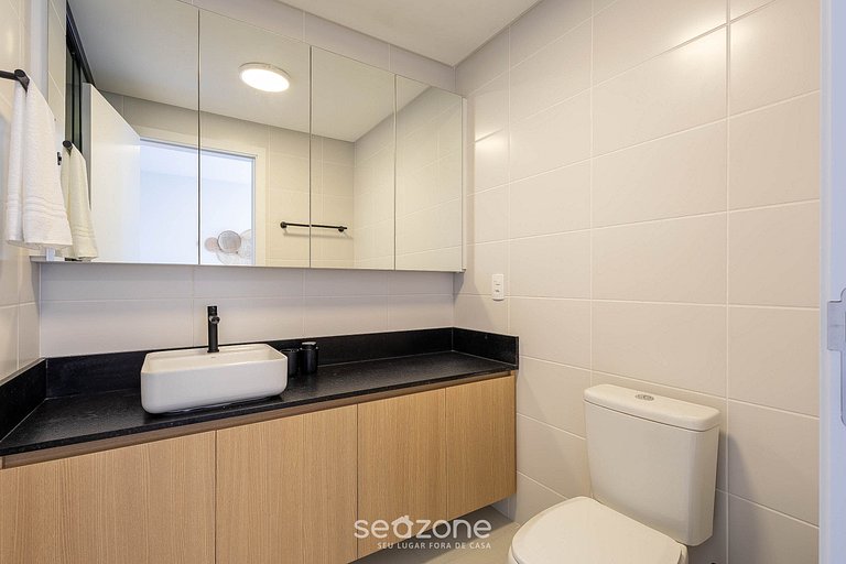 Apto 2Q c/ varanda churrasq. e vista mar - SKL1204