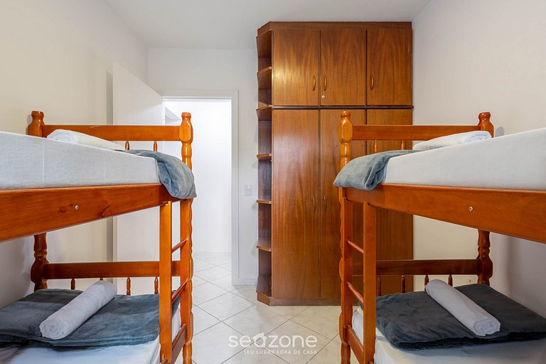 Apto c/ varanda e churrasq. a 290m do mar CAU0199