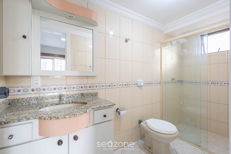 Apto c/ varanda e churrasq. a 290m do mar CAU0199