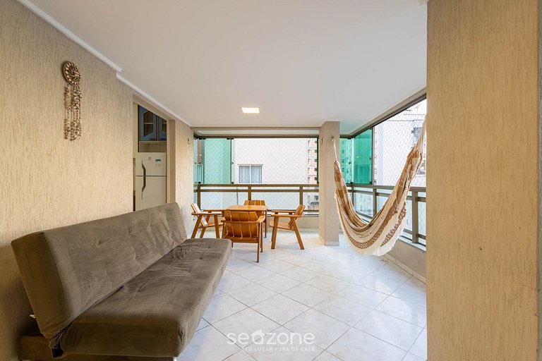 Apto c/ varanda e churrasq. a 290m do mar CAU0199