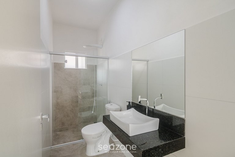 Apto 4 habitaciones en cond. con piscina VIF0104