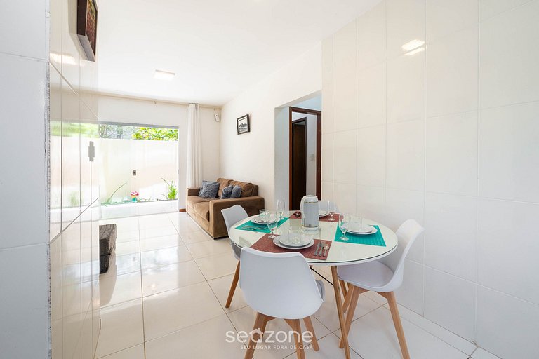 Apto c/ varanda e churrasq. a 400m do mar RBR0003