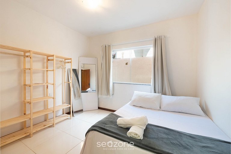 Apto c/ varanda e churrasq. a 400m do mar RBR0003