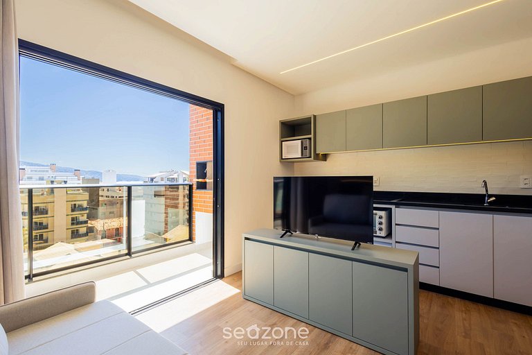 Studio c/ varanda e poucos passos do Mar SFR0511