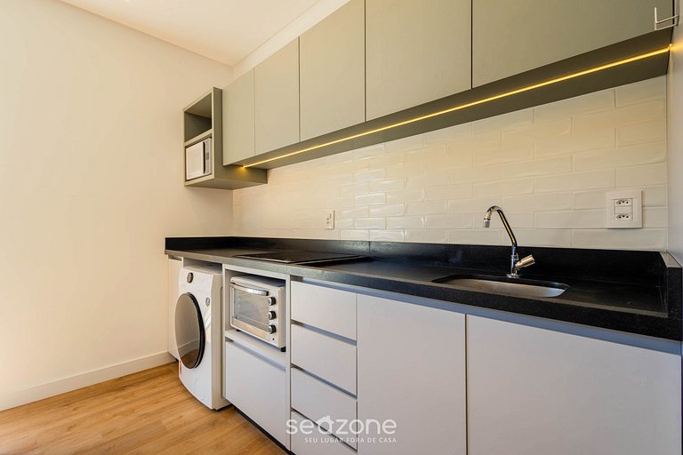 Studio c/ varanda e poucos passos do Mar SFR0511