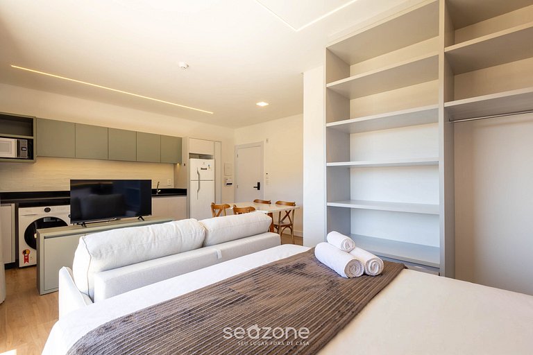 Studio c/ varanda e poucos passos do Mar SFR0511