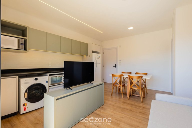 Studio c/ varanda e poucos passos do Mar SFR0511