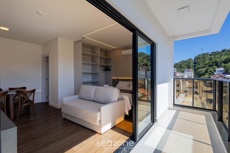 Studio c/ varanda e poucos passos do Mar SFR0511