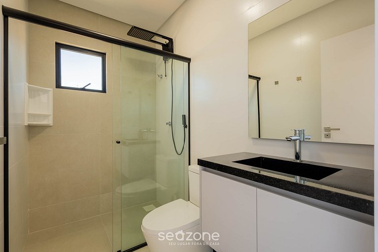 Studio c/ varanda e poucos passos do Mar SFR0511