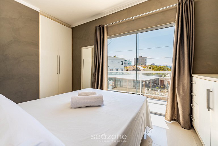 Casa com piscina pé na areia Porto Belo RAT001