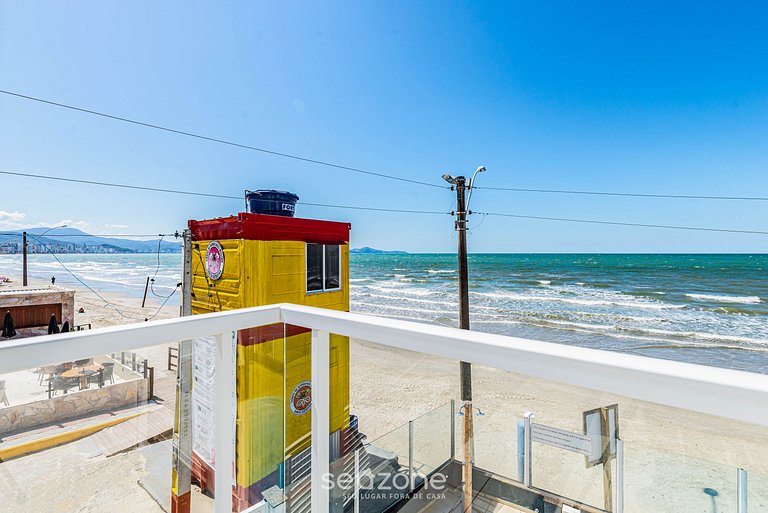 Casa com piscina pé na areia Porto Belo RAT001